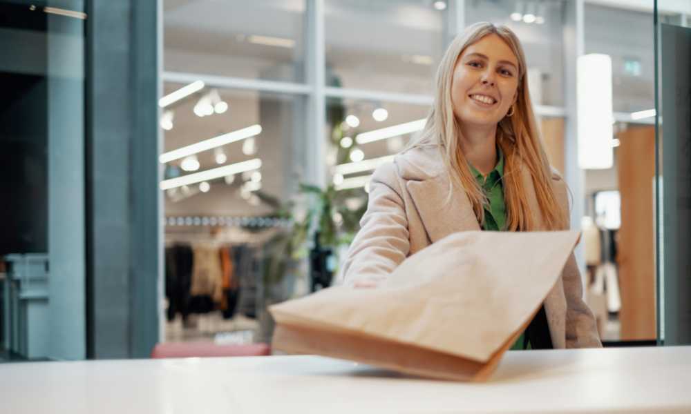 female customer returns a parcel at a pick-up point