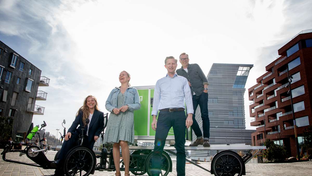 Jurymedlem Elin Nørve (fra venstre), markedsdirektør i Posten og Bring Monica Solberg og jurymedlemmene Colin Campbell og Petter Gulli håper konkurransen vil bidra til økt engasjement rundt løsninger som gjør en forskjell for klimaet. Silje Skjelsvik sitter også i juryen, og holder til i Bergen. Foto: Anita Arntzen.