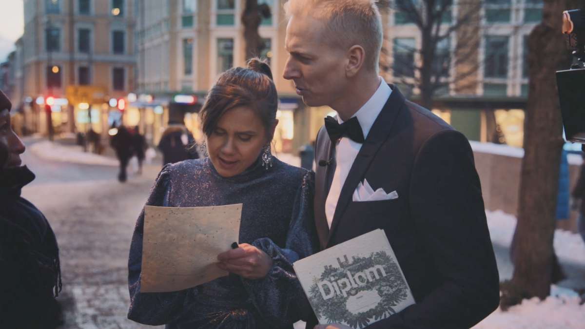 Diplomer deles ut til kollektivreisende.